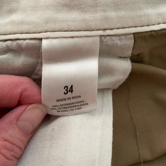 Old Navy Men’s khaki Shorts Size 34 Nice Used Condition - Picture 5 of 6